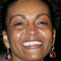 Adjoa Andoh Çıplak