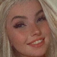 a-girl Çıplak