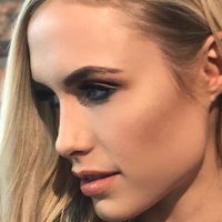 Alena Fritz Çıplak