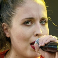 Alice Merton Çıplak