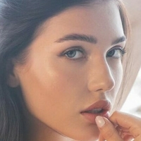 Alina Enero Çıplak