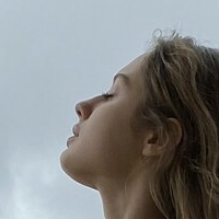 Amelie Lou Çıplak