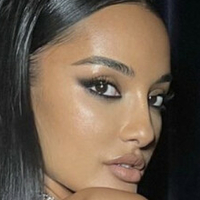 Amina Muaddi Çıplak