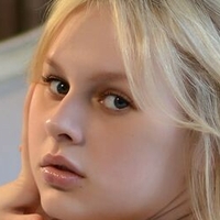 Angelika D Çıplak
