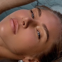 Anjelica Çıplak