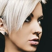 Anna-Katharina Alt Çıplak