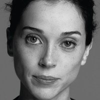 Annie Clark Çıplak