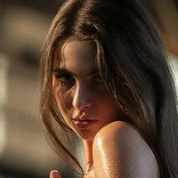 Annika Koser Çıplak