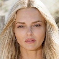 Anouchka Lou Çıplak