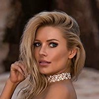 Anya Benton Çıplak