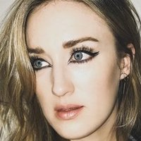 Ashley Johnson Çıplak