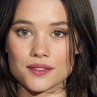 Astrid Bergès-Frisbey Çıplak
