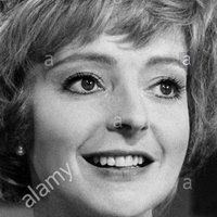 Barbara Leigh-Hunt Çıplak