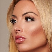 Bethany Giura Çıplak
