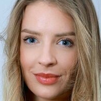 Brittany Bare Çıplak