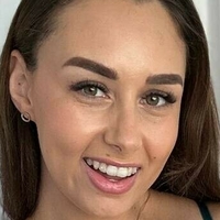 Busty Belle Çıplak