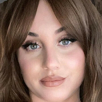 Busty Eve Çıplak