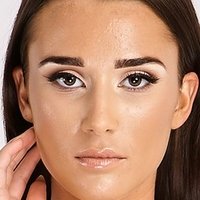 Cami Spritzer Çıplak