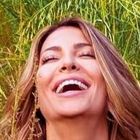 Carly Diamond Stone Çıplak