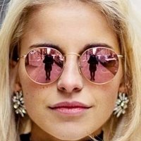 Caroline Daur Çıplak