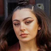 Charli XCX Çıplak