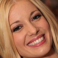 Charlotte Stokely Çıplak