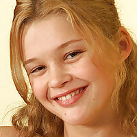 Christine Young Çıplak