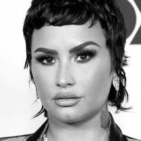 Demi Lovato Çıplak