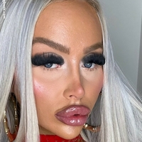 Dolly Bitch Çıplak
