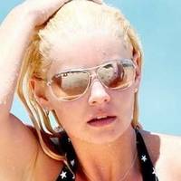 Elisha Cuthbert Çıplak
