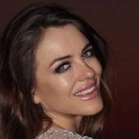 Elizabeth Hurley Çıplak