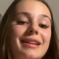 Elle B Çıplak