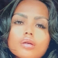 Elle Price Çıplak