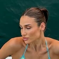 Ema Mickova Çıplak