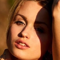 Emilia Jung Çıplak