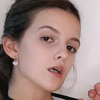 Emilia's Closet Çıplak