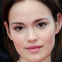 Emilia Schuele Çıplak