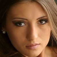 Emilia Sky Çıplak