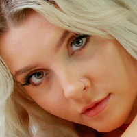 Emilie Jayne Çıplak