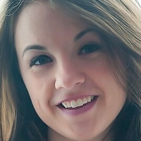 Emily Born Çıplak