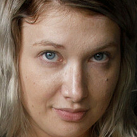 Emily Right Çıplak