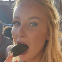 Emily Sarah Schweiger Çıplak
