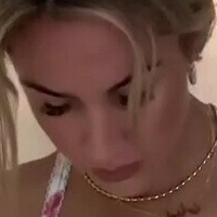 Emily Shakarji Çıplak