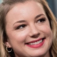 Emily VanCamp Çıplak