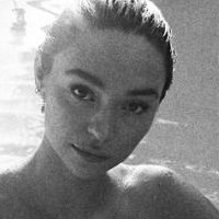 Emma Holley Çıplak