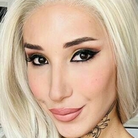 Emma Lusicich Çıplak
