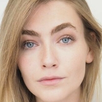 Eve Delf Çıplak
