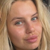 Felicia Aveklew Çıplak