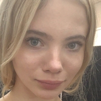 Freya Allan Çıplak