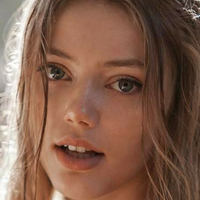 Grace Van Dien Çıplak